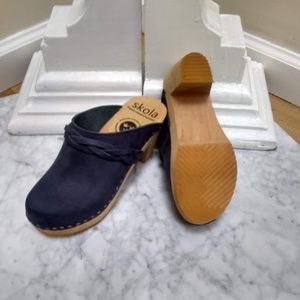 skola clogs website